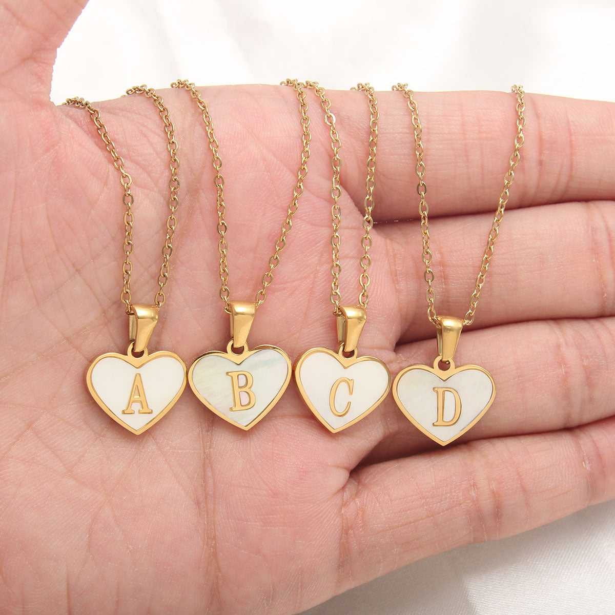 Collar Corazón con Letras - Concha Blanca & Personalizado