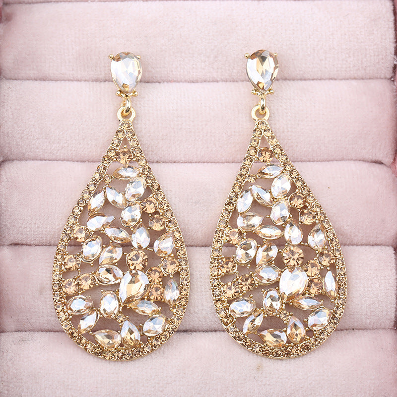 Pendientes Vintage de Cristal Tallado – Brillante Elegancia Retro